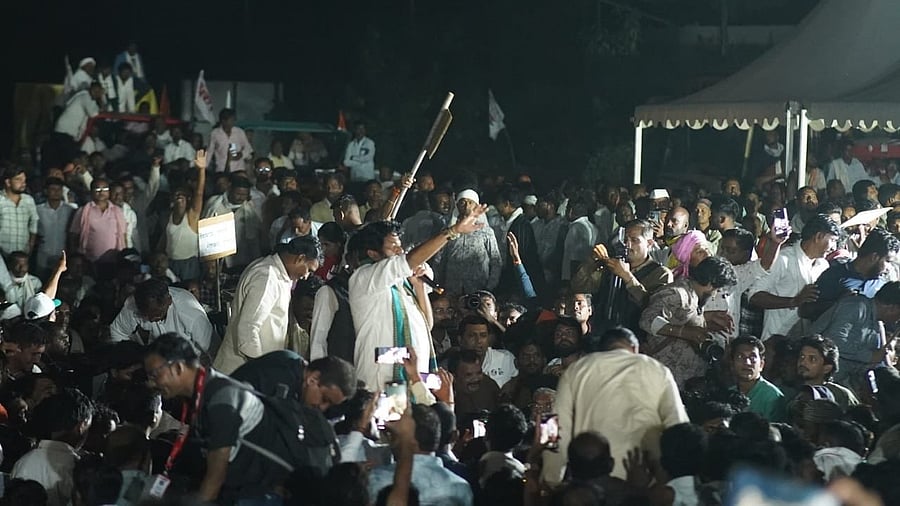 <div class="paragraphs"><p>Nagpur farmers' protest lead by Activist Bacchu Kadu.</p></div>