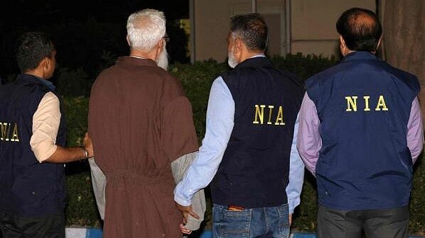 <div class="paragraphs"><p>File image of Mumbai terror attack accused Tahawwur Hussain Rana with NIA officials after he was brought to India.</p></div>