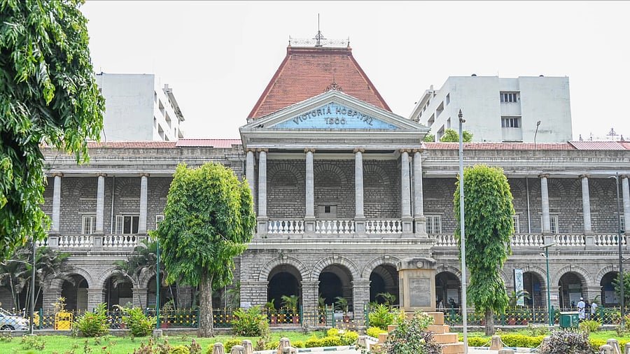 <div class="paragraphs"><p>The writer visited Victoria Hospital, which is located close to K R Market. </p></div>