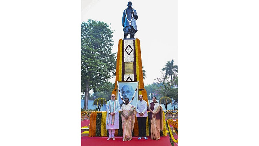 <div class="paragraphs"><p>President Droupadi Murmu with Union Home Minister Amit Shah, Delhi Lt. Governor VK Saxena and Chief Minister Rekha Gupta during a ceremony to pay tribute to the country's first home minister Sardar Vallabhbhai Patel on his 150th birth anniversary, at Sardar Patel Chowk, New Delhi.</p></div>