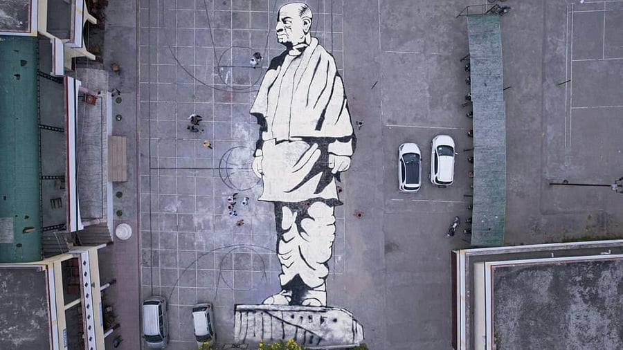 <div class="paragraphs"><p>Students create a large charcoal portrait of former deputy PM Sardar Vallabhbhai Patel on the eve of his 150th birth anniversary, in Moradabad</p></div>