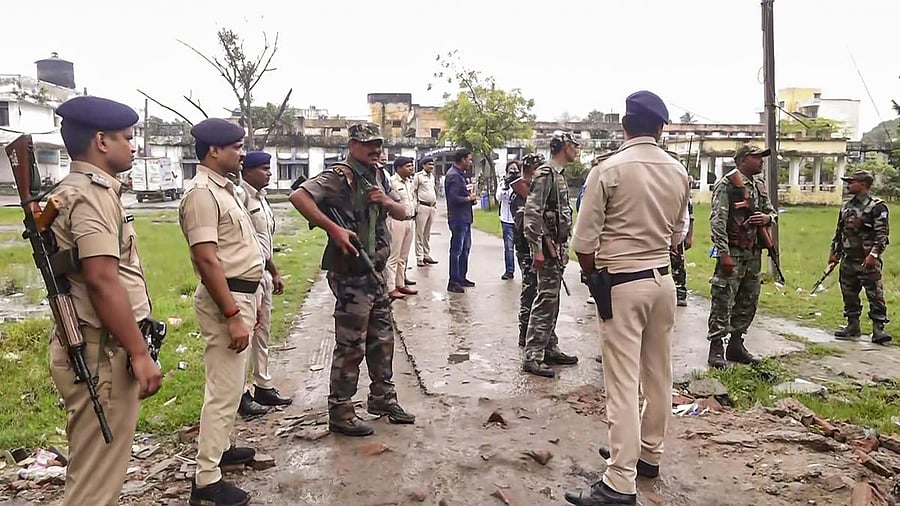 <div class="paragraphs"><p>Security personnel keep vigil outside a hospital where the post-mortem of Jan Suraaj leader late Dularchand Yadav is scheduled to take place, a day after his alleged murder, at Barh in Patna district, Friday.</p></div>