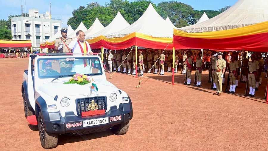 <div class="paragraphs"><p>District- in- charge Minister who is also Minister for Health and Family Welfare Dinesh Gundu Rao receives guard of honour during Kannada Rajyotsava held at Nehru Maidan in Mangaluru on Saturday. </p></div>