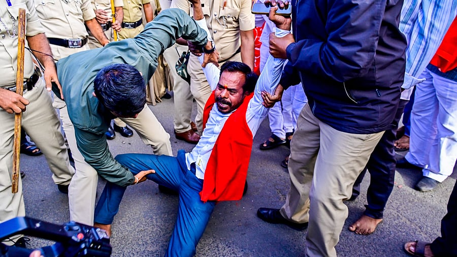 <div class="paragraphs"><p>Police detain Kalyana Karnataka separate statehood awareness committee president M S Patil Naribol, who tried to hoist the Kalyana Karnataka 'separate statehood' flag during Karnataka Rajyotsava celebrations in Kalaburagi on Saturday. </p></div>