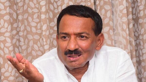 <div class="paragraphs"><p>R B Thimmapur</p></div>