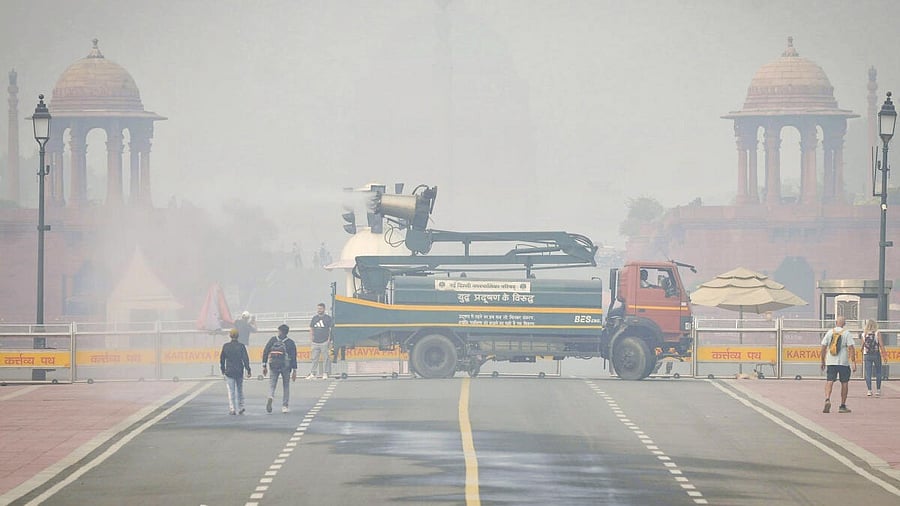 <div class="paragraphs"><p>An anti-smog gun is being used to spray water droplets to curb air pollution, near Rashtrapati Bhavan, in New Delhi.</p></div>