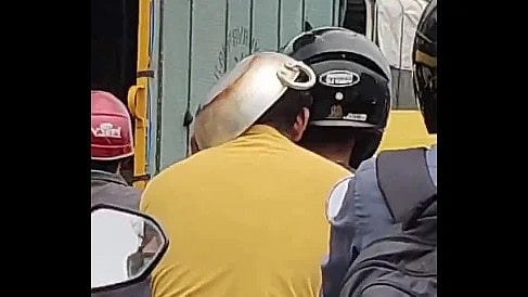 <div class="paragraphs"><p>Screengrab from the video, which spread across social media was captured near Roopena Agrahara showing the rider balancing the utensil while the bike inches through traffic.</p></div>