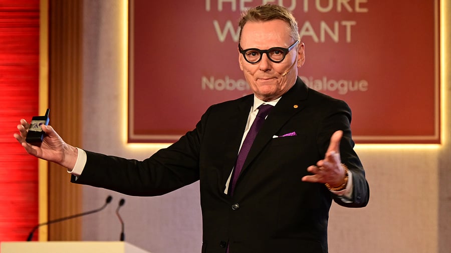 <div class="paragraphs"><p>Nobel laureate James Robinson and David MacMillan deliver a talk at Nobel Prize Dialogue, in Bengaluru on Monday.</p></div>