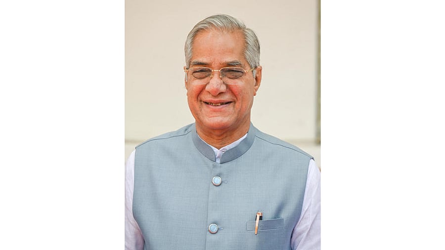 <div class="paragraphs"><p>Lahar Singh Siroya</p></div>