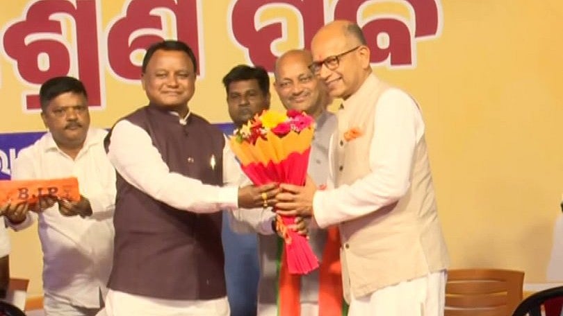 <div class="paragraphs"><p>Amar Patnaik joins BJP</p></div>