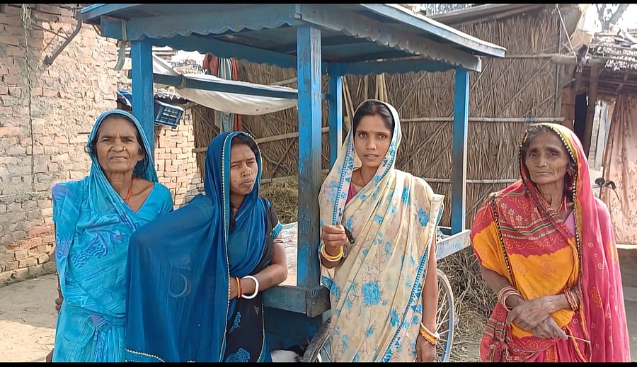 A group of women from Mallah community said in unison they would be voting for Nitish Kumar. DH Photo