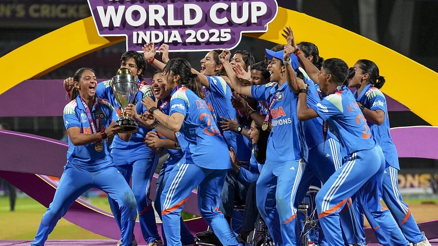 <div class="paragraphs"><p>India’s players celebrate with the trophy during the presentation ceremony after winning the ICC Women's World Cup 2025, at the DY Patil Stadium, in Navi Mumbai, early Monday, Nov. 3, 2025.</p></div>