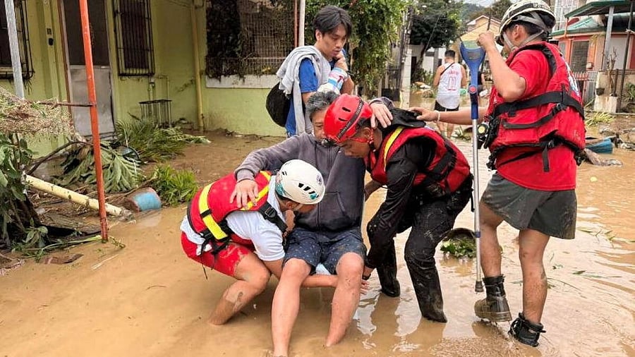 <div class="paragraphs"><p>Philippine Red Cross personnel rescue a resident following torrential rains brought by Typhoon Kalmaegi, in Talamban, Cebu City, Philippines.</p></div>
