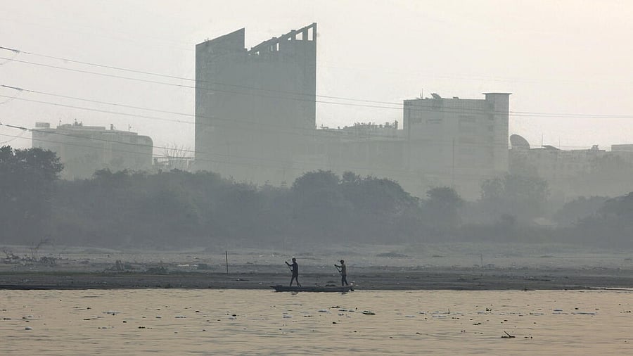 <div class="paragraphs"><p>Representative image of smog engulfing the city amid deterioration in air quality in Delhi-NCR.</p></div>