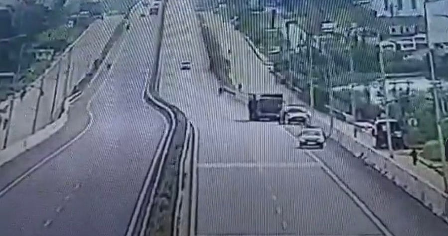 <div class="paragraphs"><p>Screen grab of the accident.</p></div>