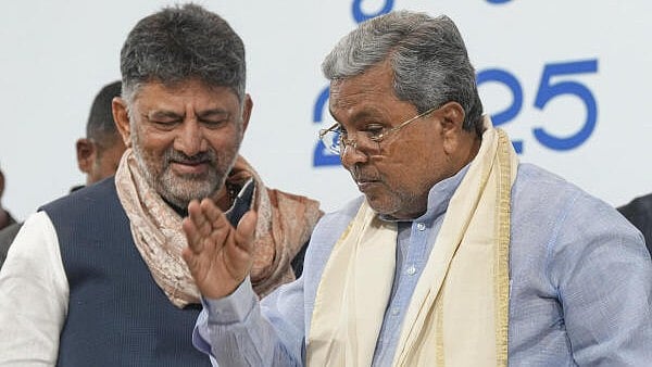 <div class="paragraphs"><p>Karnataka Chief Minister Siddaramaiah and Deputy CM D K Sivakumar (L).</p></div>