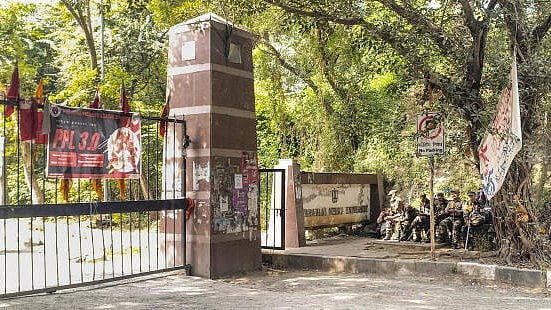 <div class="paragraphs"><p>Security personnel sit at the entrance to the Jawaharlal Nehru University (JNU) on the day of JNU Students' Union (JNUSU) elections, in New Delhi. </p></div>