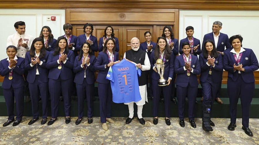 <div class="paragraphs"><p>Prime Minister Narendra Modi poses with the Indian Women’s World Cup-winning team and the trophy at his residence, in New Delhi</p></div>