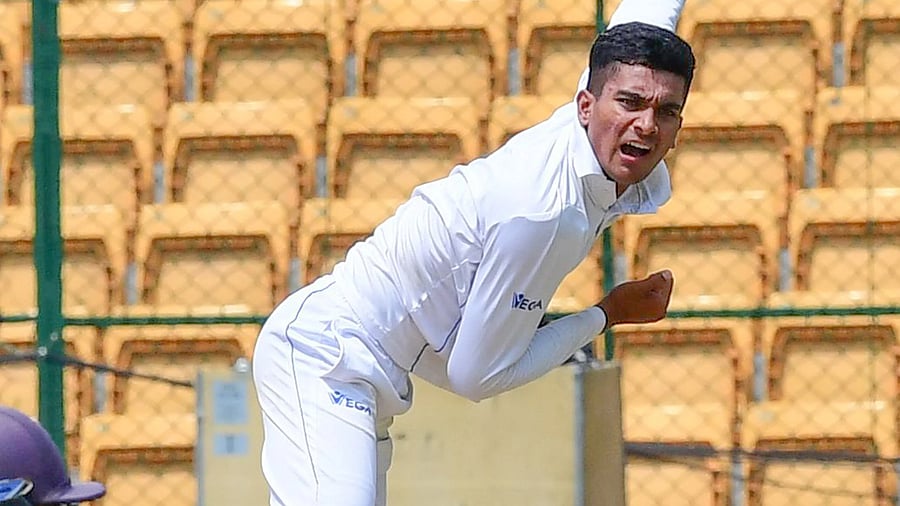 <div class="paragraphs"><p>Karnataka’s Mohsin Khan picked up a career-best 6/29 to help Karnataka claim their first win of the season.</p></div>