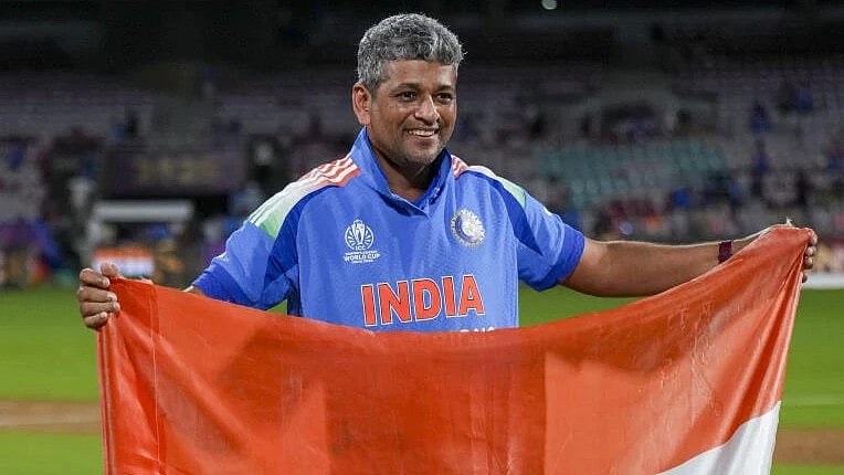 <div class="paragraphs"><p>Amol Muzumdar</p></div>