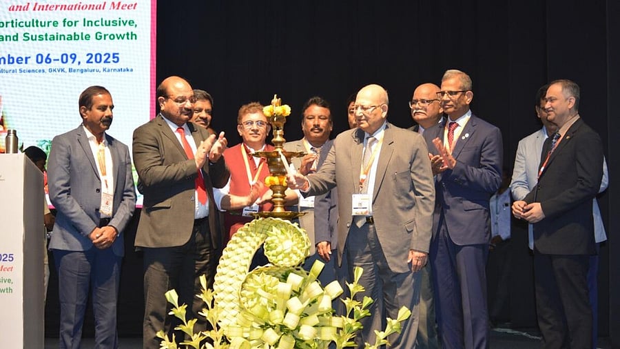 <div class="paragraphs"><p>Padma Bhushan awardee Dr RS Paroda, former Secretary, Department of Agricultural Research and Education (DARE) and Director General at the Indian Council of Agricultural Research (ICAR), and Dr Mangi Lal Jat, Secretary, DARE and Director General, ICAR at the inauguration. </p></div>