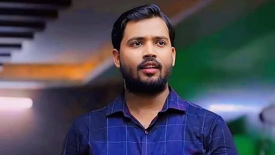 <div class="paragraphs"><p>Youtuber Khan Sir</p></div>