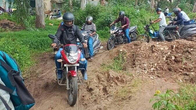 <div class="paragraphs"><p>The Panathur road.</p></div>