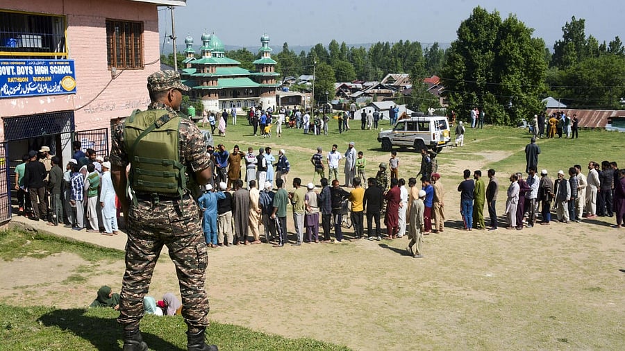 <div class="paragraphs"><p>Voters wait to cast their votes in Budgam district of central Kashmir. (Image for representational purposes.)</p></div>