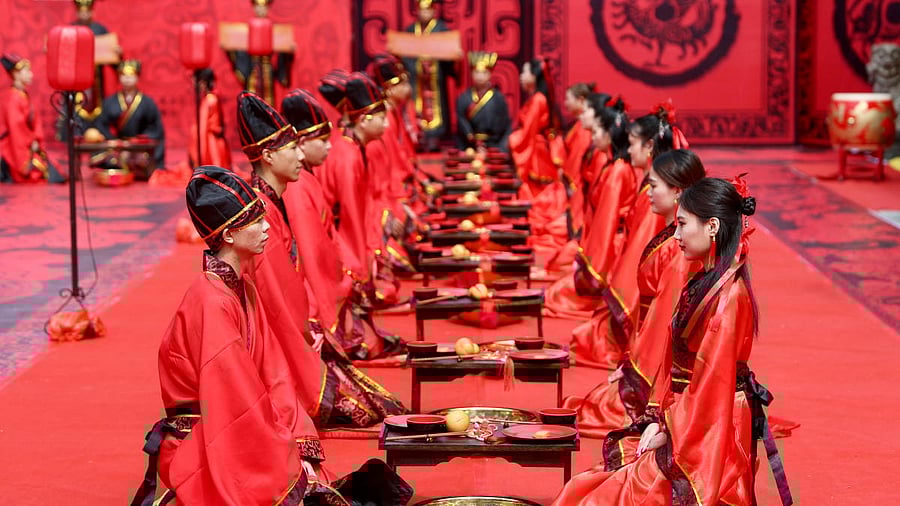 <div class="paragraphs"><p>Couples attend a group wedding ceremony in traditional Han Dynasty style.</p></div>