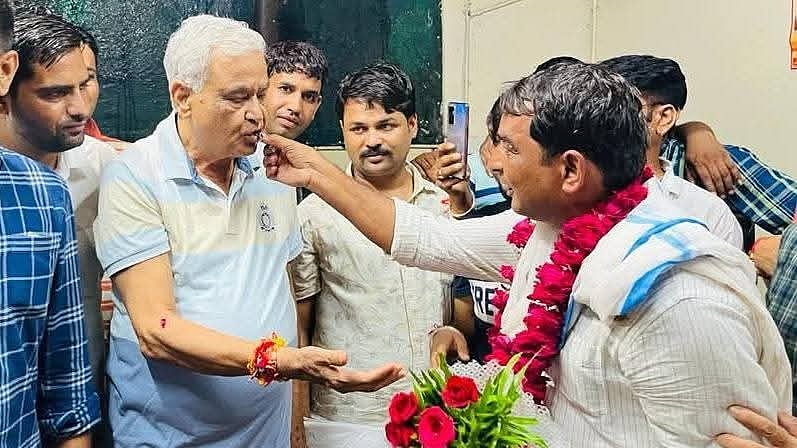 <div class="paragraphs"><p>Independent candidate Naresh Meena with&nbsp;senior BJP leader Kirodi Lal Meena.&nbsp;</p></div>