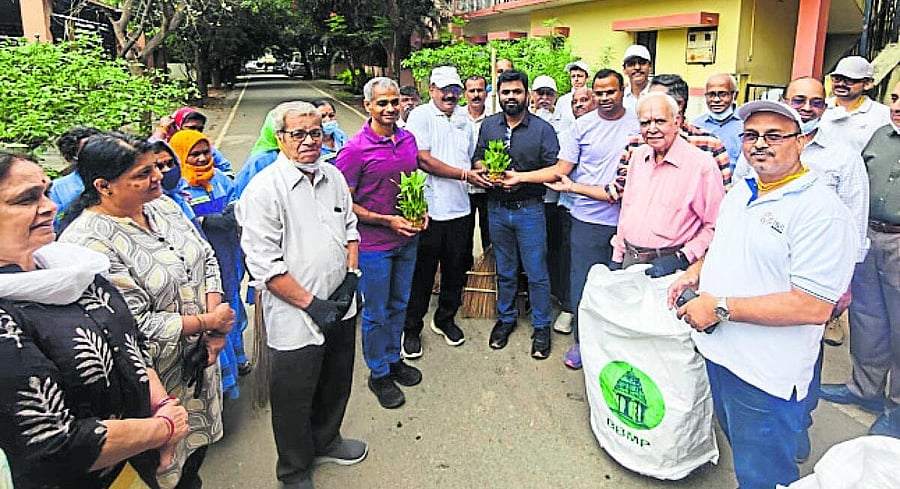 <div class="paragraphs"><p>Bangalore North City Corporation, the Vidyaranyapura NTI Layout Residents’ Welfare Association in a cleanliness drive. DH photo</p></div>