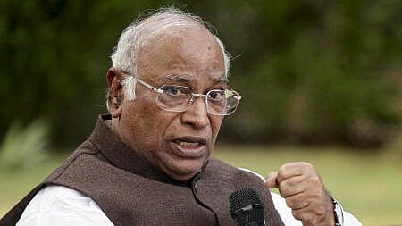 <div class="paragraphs"><p>Congress' Mallikarjun Kharge</p></div>