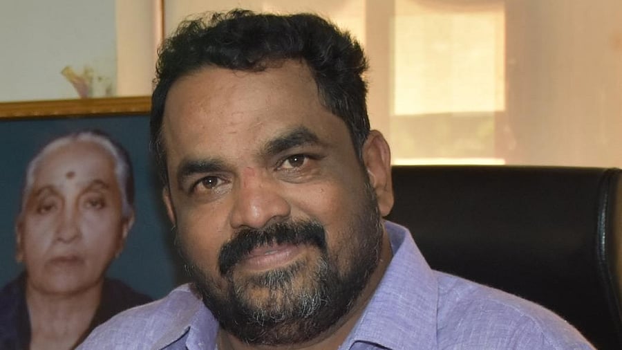 <div class="paragraphs"><p>Karwar MLA Satish Sail</p></div>