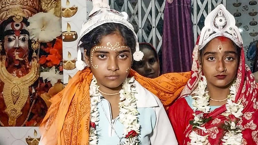 <div class="paragraphs"><p>The 'wedding' of same-sex couple Riya Sardar and Rakhi Naskar being solemnised by the residents of Kultali village in West Bengal's Sundarbans.</p></div>