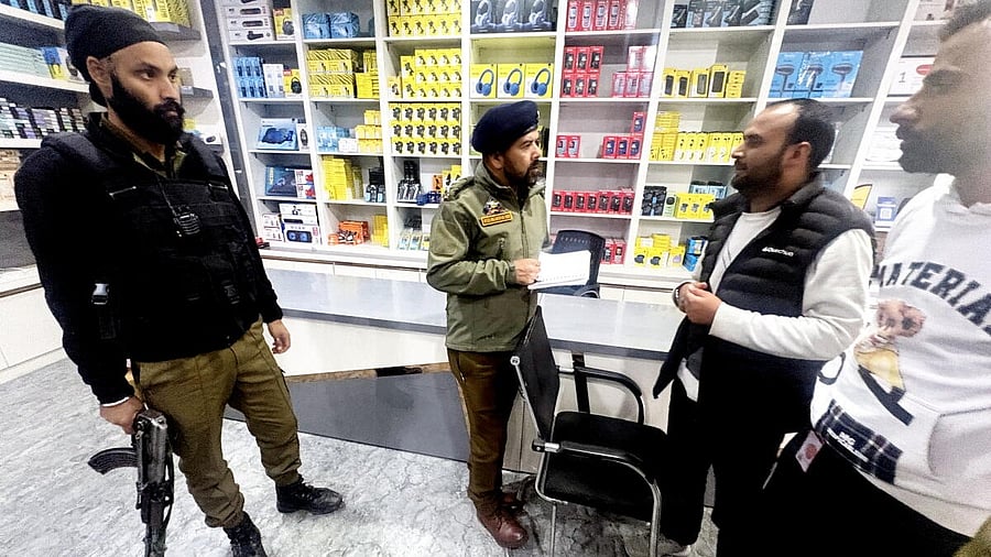 <div class="paragraphs"><p>Police personnel during a special inspection of SIM card vendors as part of a crackdown on the illegal issuance of SIM cards, in Anantnag district, Jammu and Kashmir.</p></div>