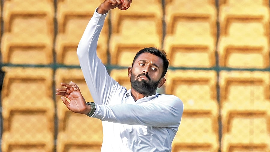 <div class="paragraphs"><p>Shreyas Gopal scored 71 runs and claimed four wickets to give Karnataka an upper hand on the second day of their Group B Ranji Trophy match against Maharashtra in Pune on Sunday. </p></div>