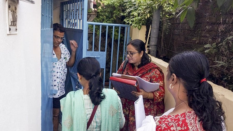 <div class="paragraphs"><p>Booth level officers (BLOs) during house-to-house verification as the Special Intensive Revision (SIR) of electoral rolls begins in West Bengal.</p></div>