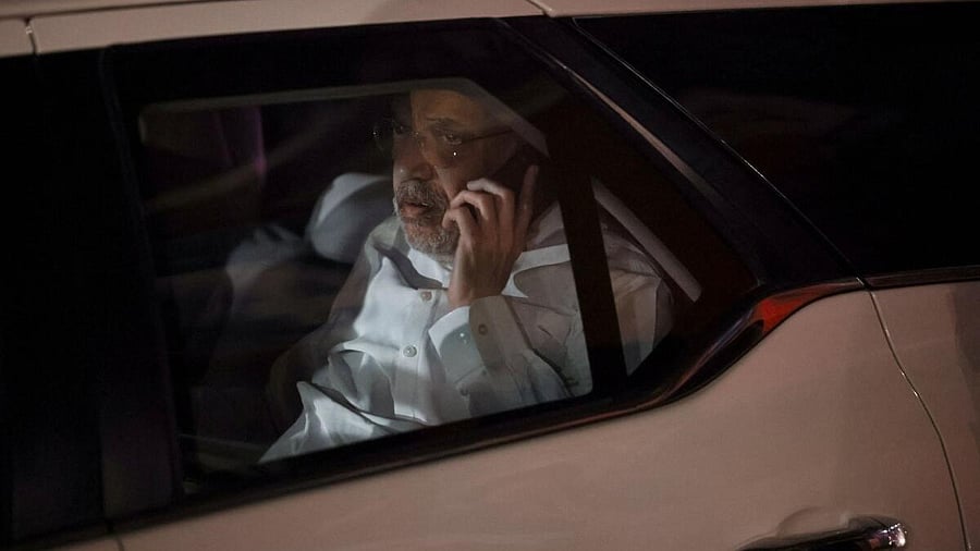 <div class="paragraphs"><p>Home Minister Amit Shah leaves a hospital, after visiting people injured in an explosion near the Red Fort.</p></div>