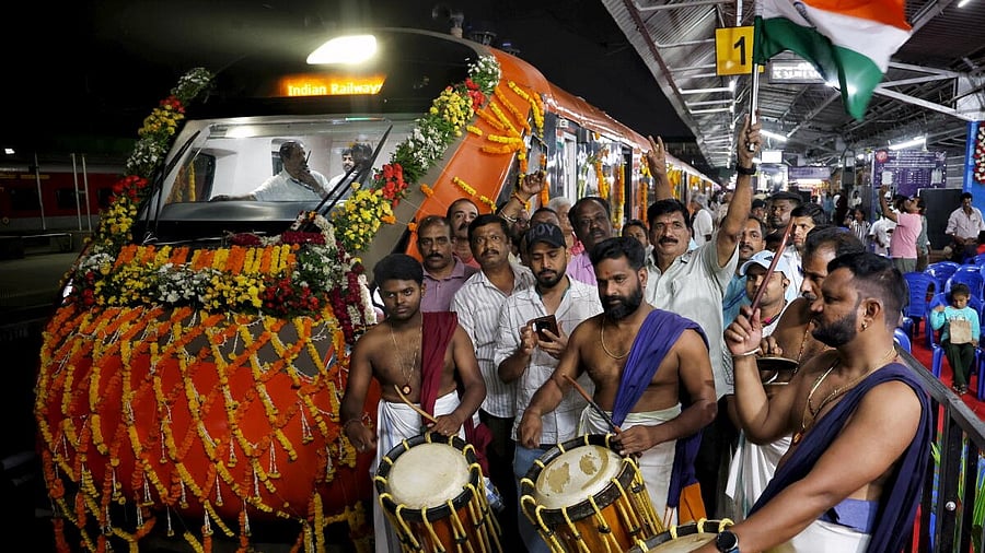 <div class="paragraphs"><p>Artistes perform near the new Vande Bharat train at KSR railway station in Bengaluru. <br></p></div>