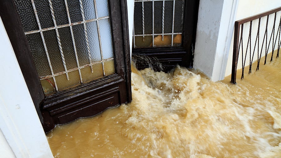 <div class="paragraphs"><p>Representative image of flooded house</p></div>