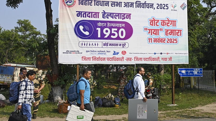 <div class="paragraphs"><p>Officials carry EVMs and polling materials as part of preparations on the eve of the second phase of voting in the Bihar Assembly elections , in Gaya.</p></div>
