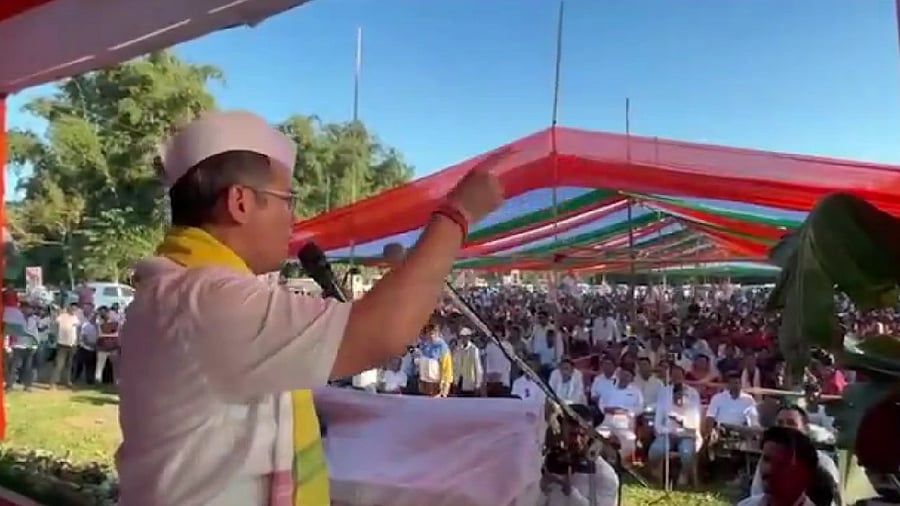 <div class="paragraphs"><p>Congress leader Gaurav Gogoi addresses party cadres in Tinsukia. </p></div>