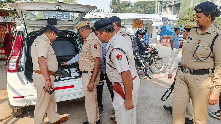 <div class="paragraphs"><p>Security personnel check a vehicle at a railway station, after security was beefed up following a blast near the Red Fort.</p></div>