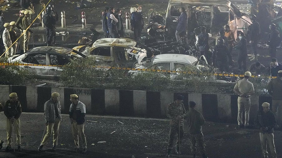 <div class="paragraphs"><p>Blast in parked car near Red Fort</p><p></p></div>