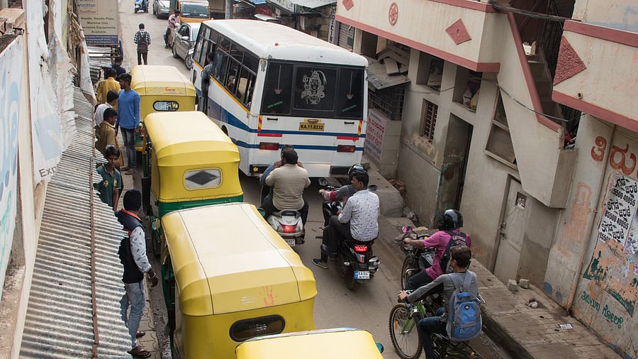 <div class="paragraphs"><p>Route-optimising apps often divert traffic onto narrow inner roads, ignoring their limited capacity. </p></div>