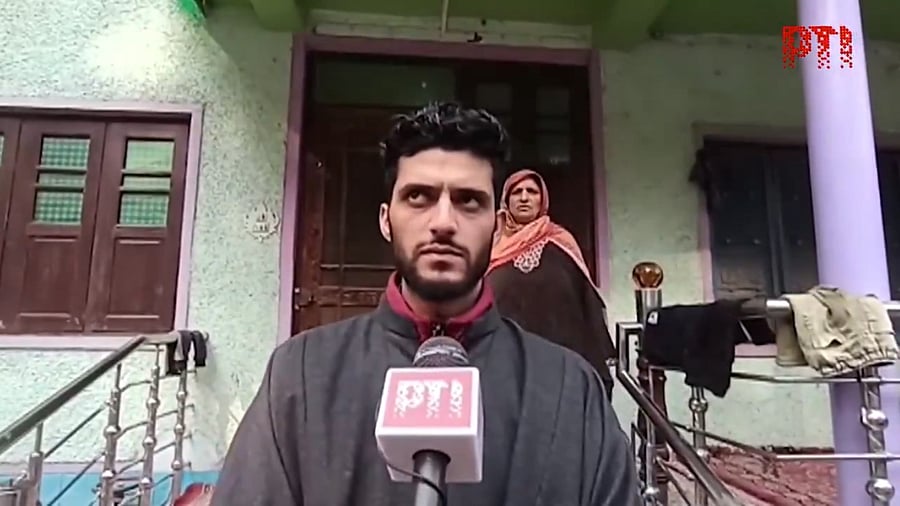 <div class="paragraphs"><p>Azad Shakil, brother of Dr Muzammil Ganaie, who was arrested</p></div>