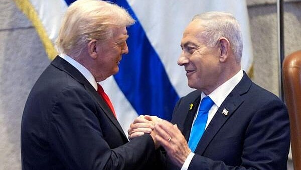 <div class="paragraphs"><p>President Donald Trump talks with Israel's Prime Minister Benjamin Netanyahu.</p></div>
