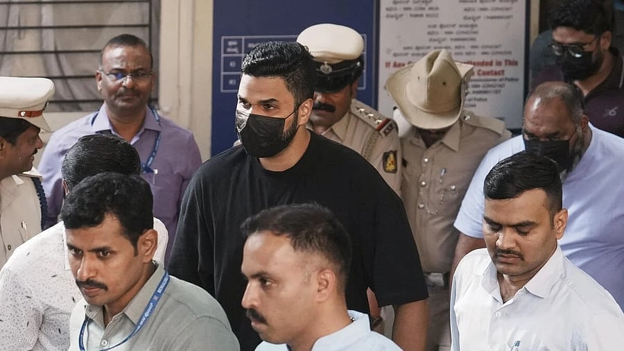 <div class="paragraphs"><p>Marketing and revenue head of Royal Challengers Bengaluru (RCB) Nikhil Sosale (center in black)</p></div>