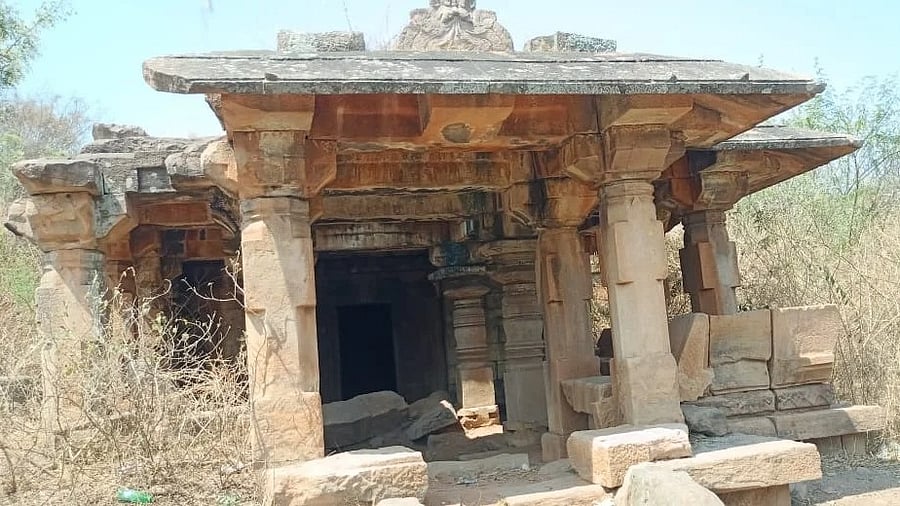 <div class="paragraphs"><p>One of the dilapidated Jain temples at Arasibidi. </p></div>