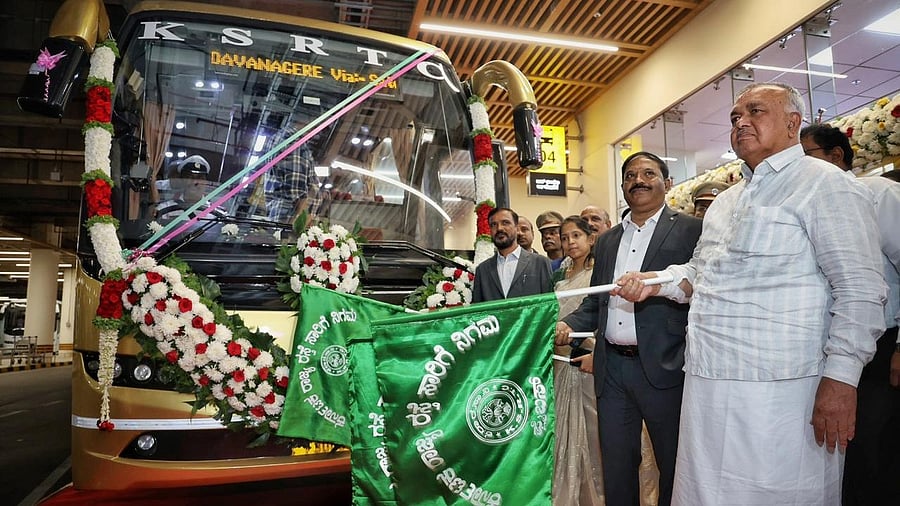 <div class="paragraphs"><p>Transport Minister Ramalinga Reddy flags off a new Flybus service from the Bengaluru airport to Davangere on Wednesday. </p></div>
